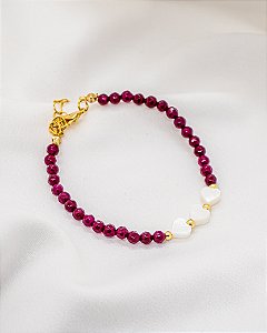 Pulseira Jade Rubi com 3 Corações em Madre Pérola