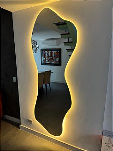 Espelho Orgânico com Iluminação LED Traseira Flutuante
