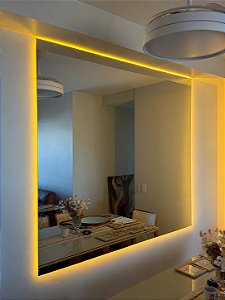 Espelho LED Flutuante com Iluminação Ambiente