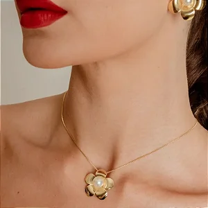 COLAR FLOR PÉROLA BANHADO A OURO 18K