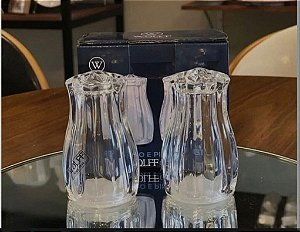 CJ 2 PECAS SALEIRO E PIMENTEIRO DE VIDRO COM TAMPA DE PLASTICO PETALA