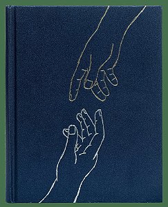 Bíblia NVI com Espaço para Anotações, Tecido azul sobre capa dura, Mãos que oram, Leitura Perfeita: Bíblia Sagrada Nova Versão Internacional