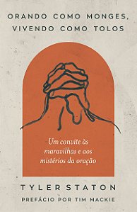 Orando como monges, vivendo como tolos