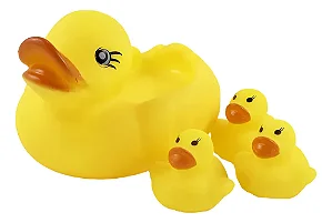 Kit 4 Pato De Borracha Patinhos E Mãe Banho Bebê Com Boia