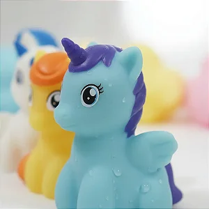Kit 4 Unicórnios Plástico Bebes Banho Colorido Infantil