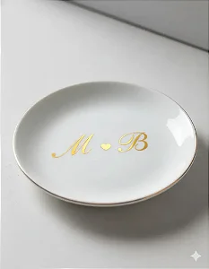 Joia do Dia 10.5cm com Borda e 2 Iniciais em Ouro