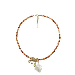 AMEI DE PAIXÃO - Colar Pedra Natural Jade e Pingente Peixe Madre Perola Coral