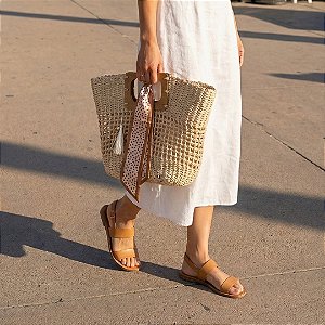 AMEI DE PAIXÃO - Bolsa Alça de Madeira com Lenço de Coração Marrom e Rosa