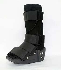 BOTA IMOBILIZADORA ORTOPÉDICA CURTA BILATERAL COR PRETA - TAKE CARE