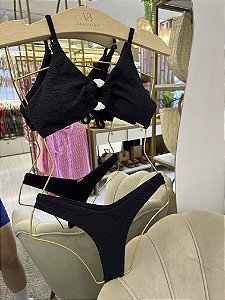Top 009 Carmel preto argola crochê off + calcinha asa delta