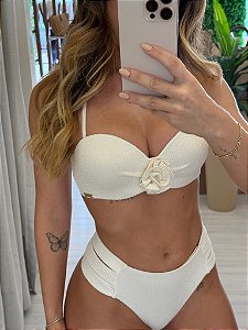 Top tomara caia com aro e alca removível com flor 101 + calcinha semi hot 005 plisse off