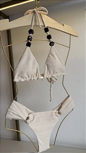 Top 004 cortininha com pedraria verdes alça + calcinha 555 cintura média com argolas Rivieira off white