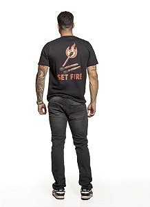 CAMISETA BÁSICA COM SILK - PRETA CAMISETA MASCULINA