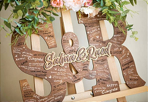 Quadro de Assinaturas Personalizado com Coração e Iniciais