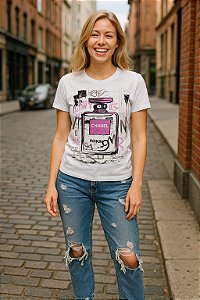 Camiseta White Parfum Graffiti NM7 | Streetwear Criativo