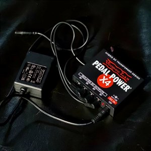 Fonte de Alimentação para 4 Pedais Voodoo Lab Pedal Power X4