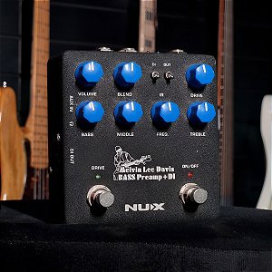 Pedal Para Baixo Nux Melvin Lee Davis Bass Preamp + Di Preto