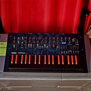 Teclado Sintetizador Analógico Korg Minilogue Bass Edição Limitada