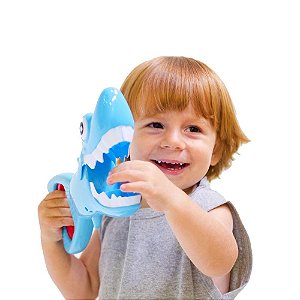 TUBARAO PEGA PEIXINHOS