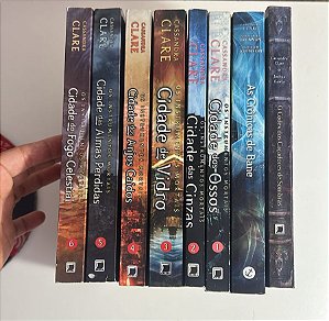 Sala Os Instrumentos Mortais, de Cassandra Clare + As crônicas de Bane + O Códex dos Caçadores de sombras
