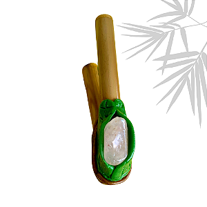 Kuripe folhas com pedra