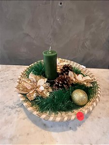 Arranjo de mesa com vela verde