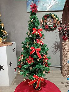 Árvore de natal com laços vermelhos