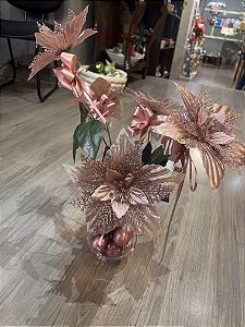 Vaso de vidro com flores rosas