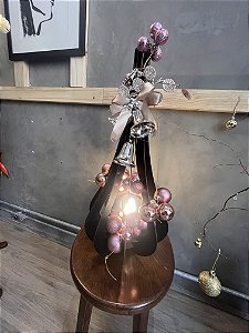 Abajur com bolas rosas