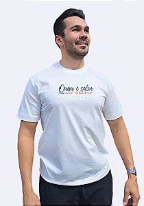 Camiseta Masculina Quem é Salvo quer Salvar -Cor Marfim