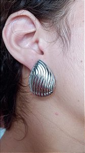 Brinco Oval em Aço Inox