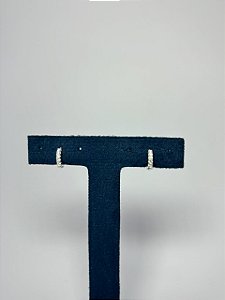 Argola Minimalista cravejada 8 mm