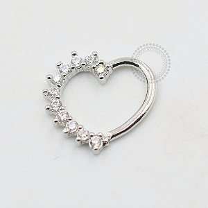 CR29 Daith Coração Cravejado Luxo Banho Ródio