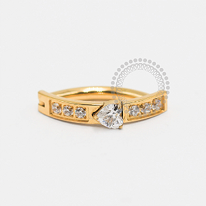 TN1879 Navel Belly Clicker Coração CZ Titânio PVD Gold