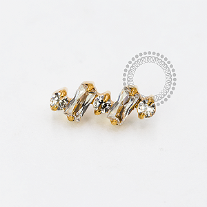 TN1934  Topo Cluster 2 Baguetes 3 CZ  Titânio PVD Gold