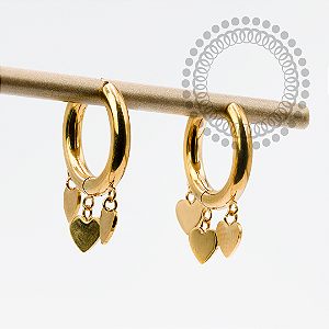 TN1966 Brinco Argola Pingente 3 Corações Titânio PVD Gold