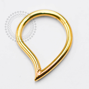 TN1398 Segmento 8mm Gota Inclinada Titânio PVD Gold