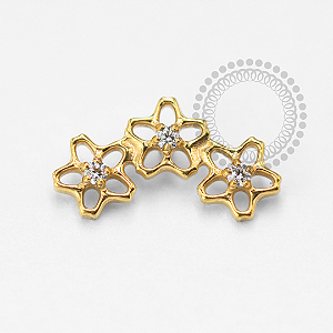 TN1631 Topo Cluster 3 Flores Vazadas CZ Titanio PVD Gold