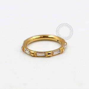 TN219 Segmento CZ Retangulares Titânio PVD Gold