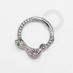 TN1298 Segmento 8mm Serpente Olhos Verdes Titânio ASTM F136