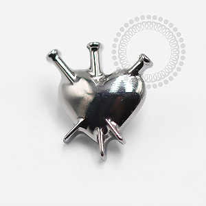 TN1366 Topo Coração de Espadas Titânio ASTM F-136