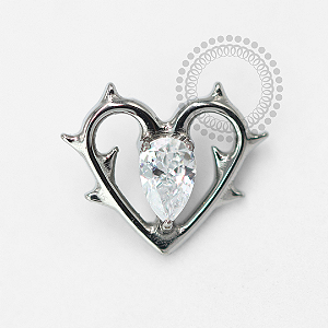 TN1554 Topo Coração de Fogo CZ  Titânio ASTM F-136