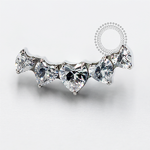 TN1676 Topo Cluster Corações CZ Titânio ASTM F-136