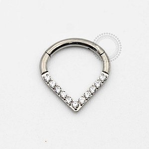 TN456 Segmento Frontal Triangular Cravejado Titânio ASTM F136