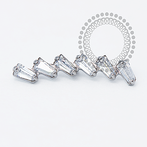 TN2030 Topo Cluster 6 Baguette CZ Titânio ASTM F136