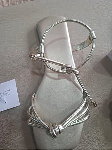 Rasteira adulto dourada amarrar