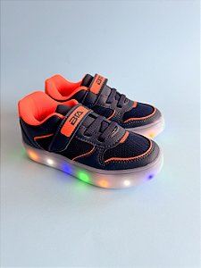 Tenis azul com luz.