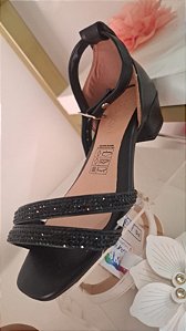 Sandália infantil saltinho