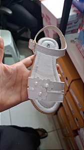 Sandália kindi flores infantil