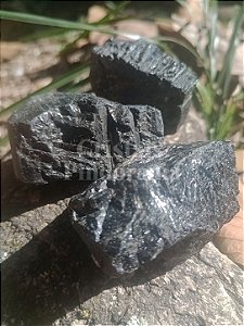Turmalina Negra Pedra Bruta 100% Natural – Proteção Espiritual e Aterramento